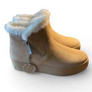 J Slides New in Box Tan Winter Boots with White Faux Fur, Size 7M